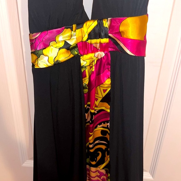 2000’s Floral and Black Halter Dress. Size two 2. Tropical floral satin details - Picture 2 of 4